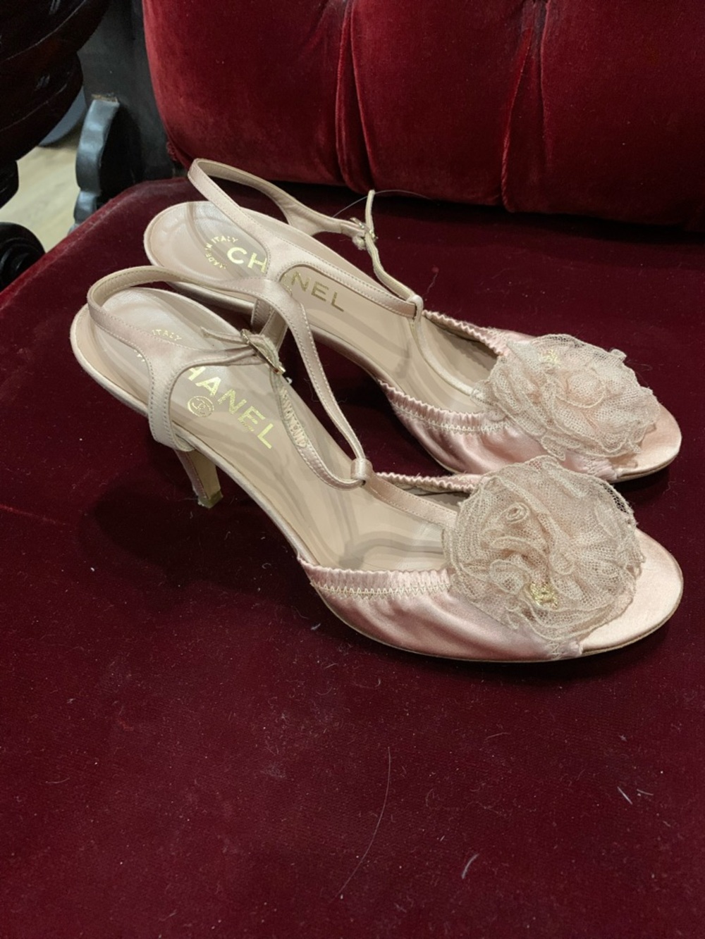 CHANEL Blush Pink Satin Slingback Heels with Rosette Detail - Picture 2 of 7